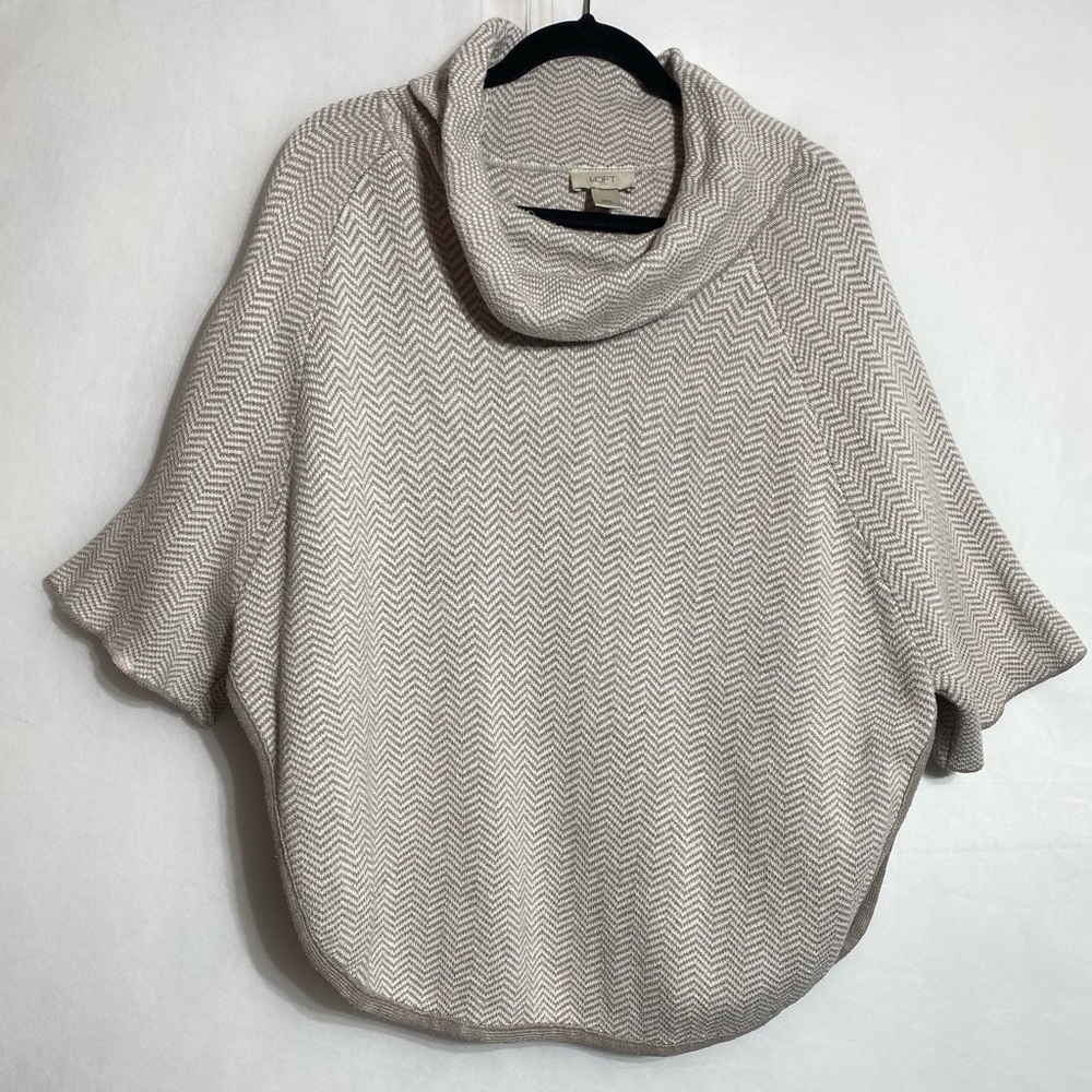 Loft poncho style Cozy Cream Sweater xs gray, herringbone, pattern minor flaw